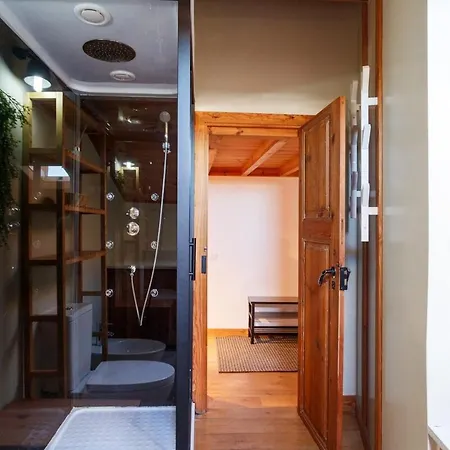 Condessa - Modern Charm In Historic 아파트