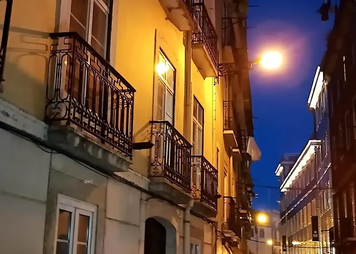 Апартаменты Condessa - Modern Charm In Historic *